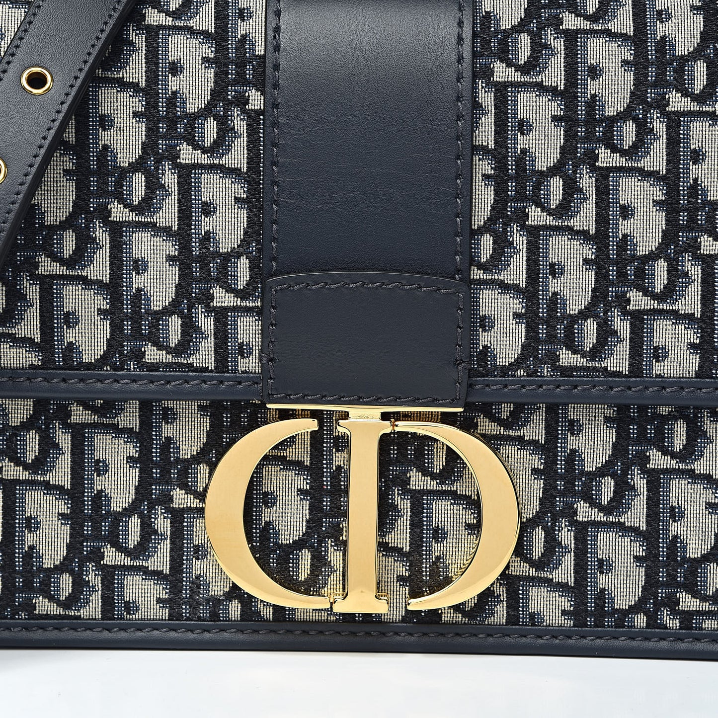 Oblique 30 Montaigne Flap Bag Blue
