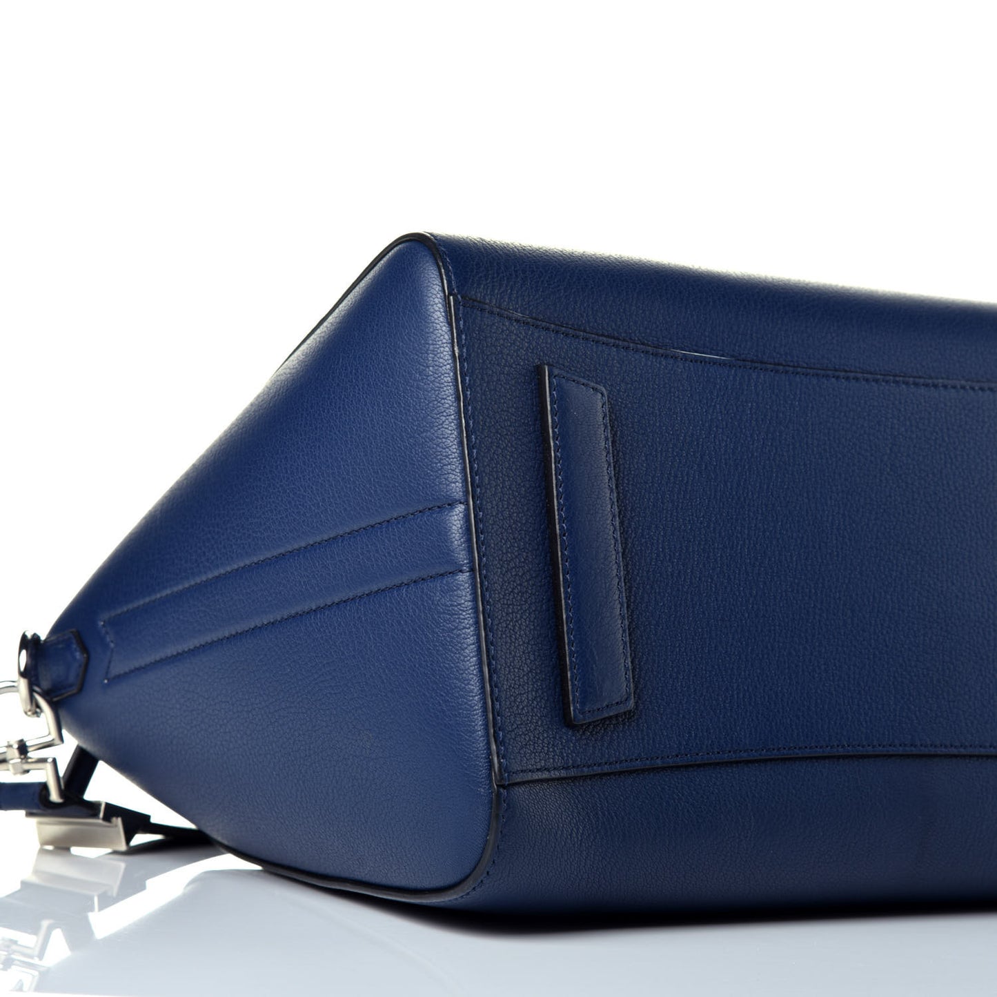 Sugar Goatskin Medium Antigona Navy