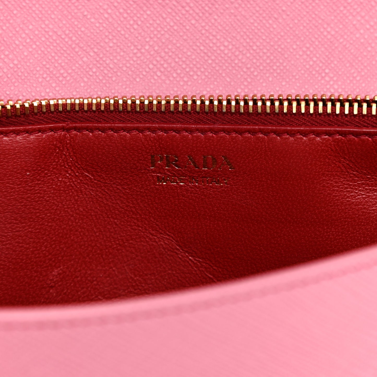 Saffiano Lux Monocrome Chain Wallet Petalo