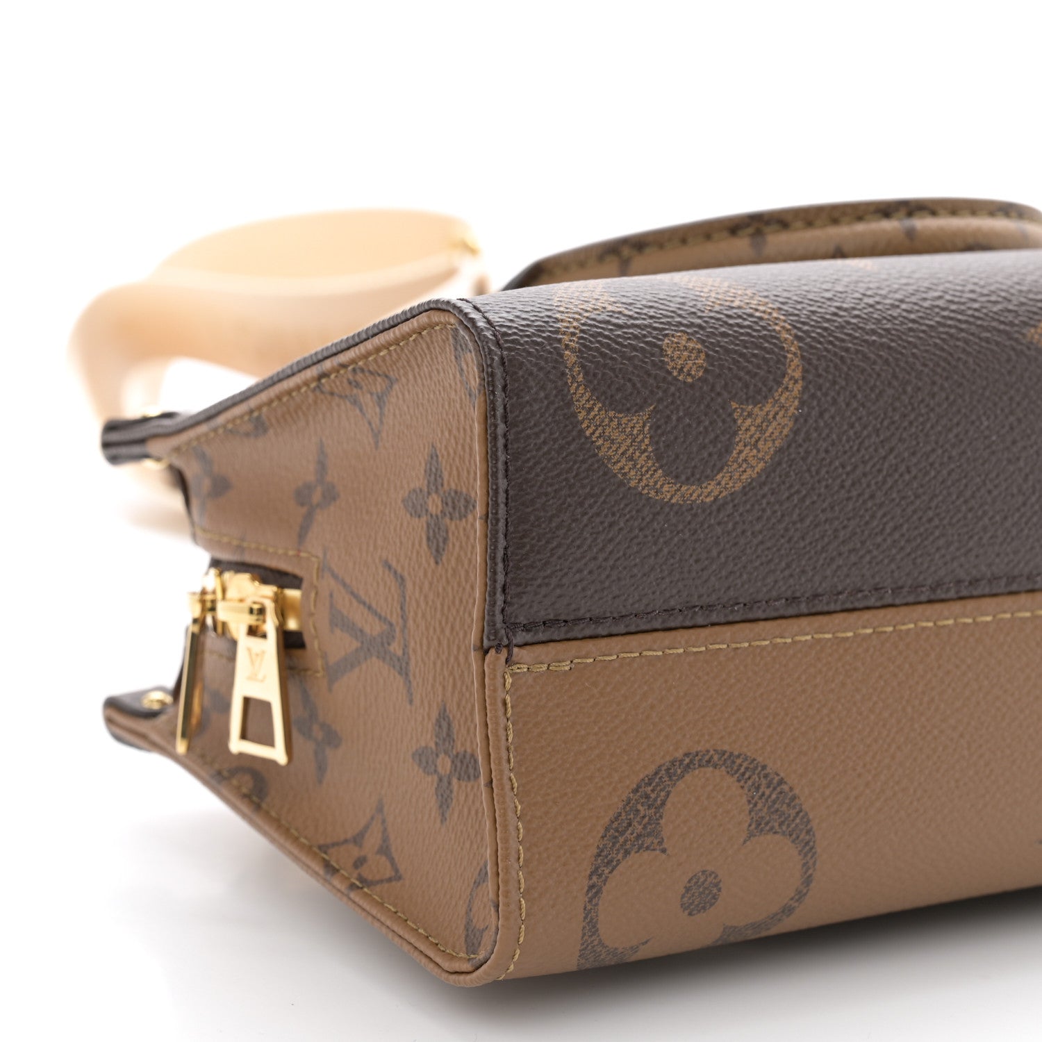 Louis Vuitton Reverse Monogram Giant OnTheGo East West 8 of 9