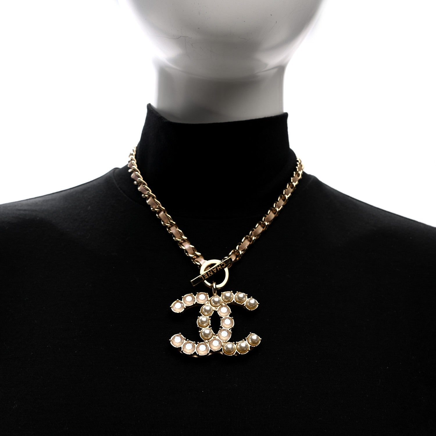 CHANELペンダント Chanel Pearl Crystal Lambskin Chain CC Dazzling Domino Necklace