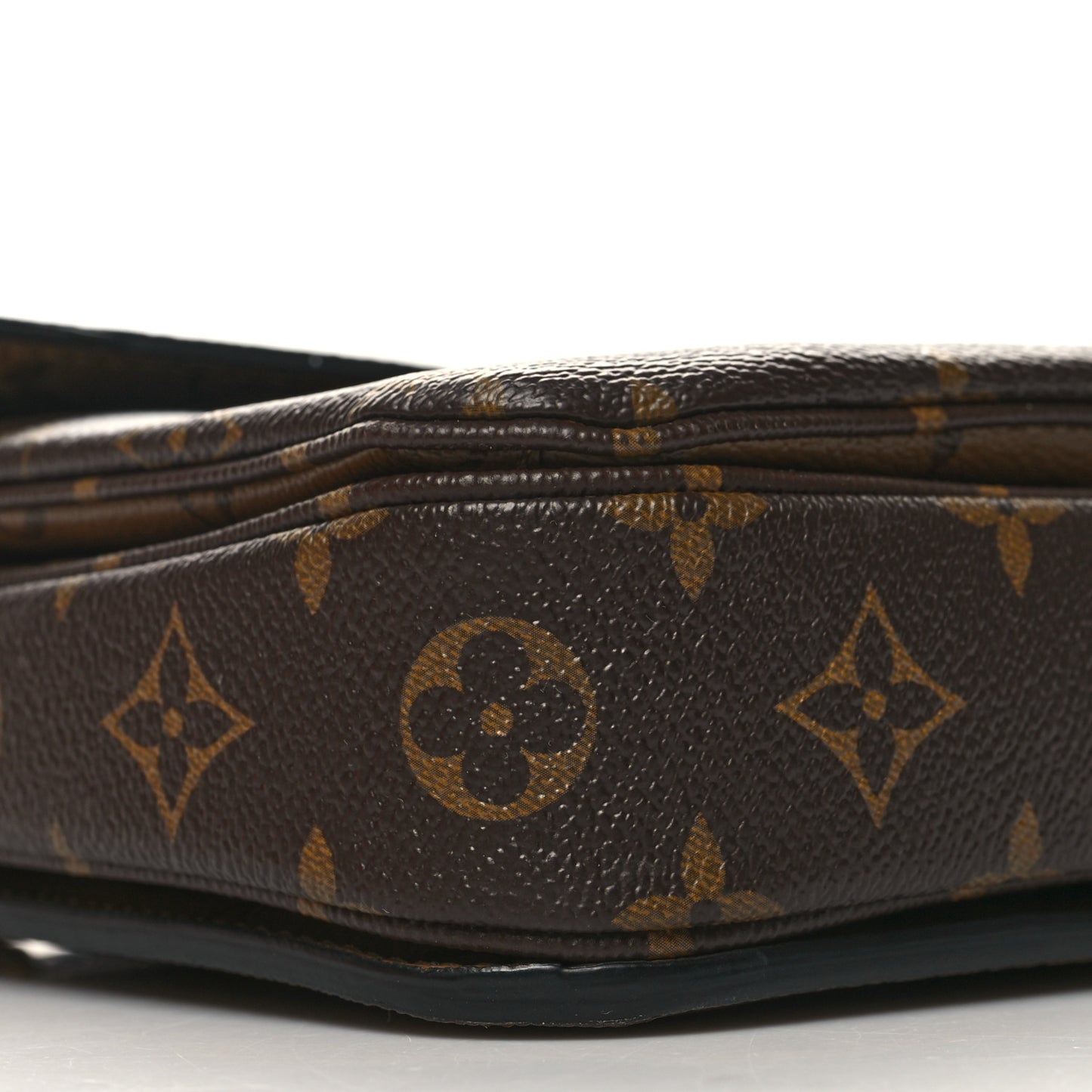 Reverse Monogram Pochette Metis