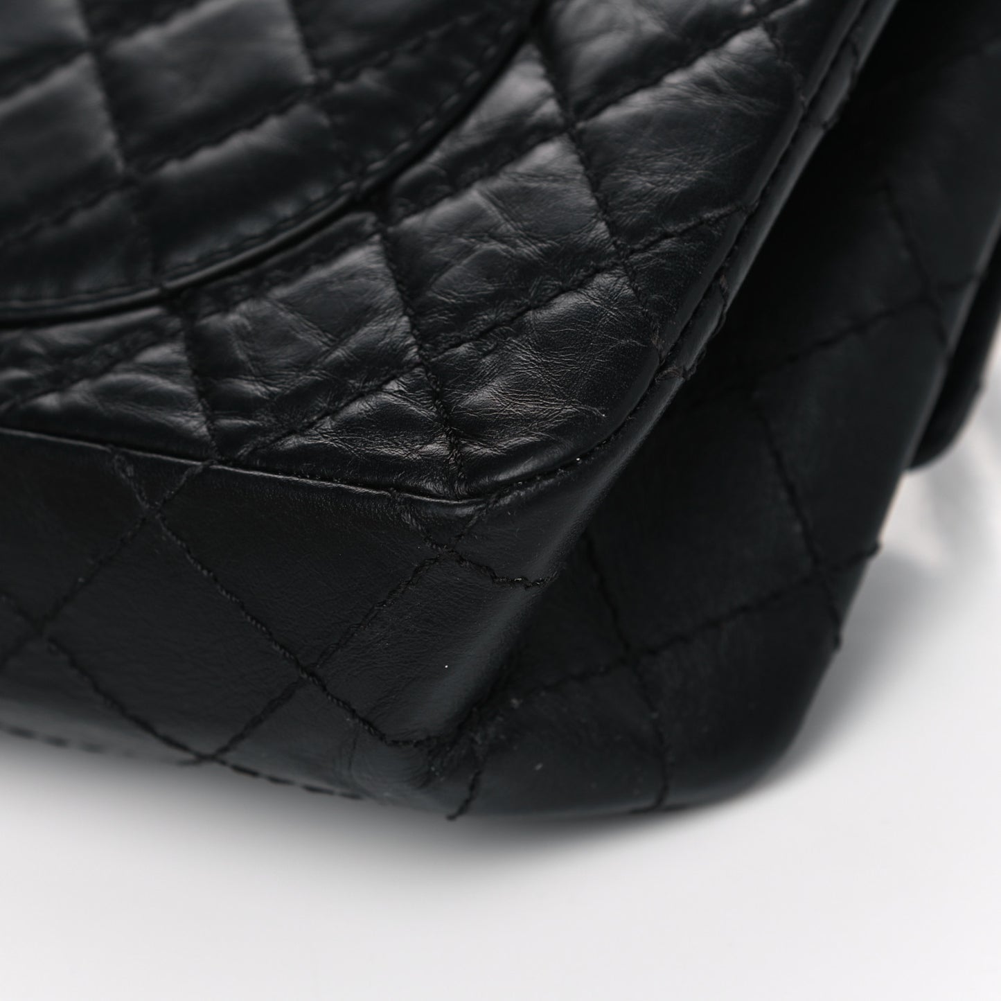 Aged Calfskin Space Charms 2.55 Reissue 225 Flap Black