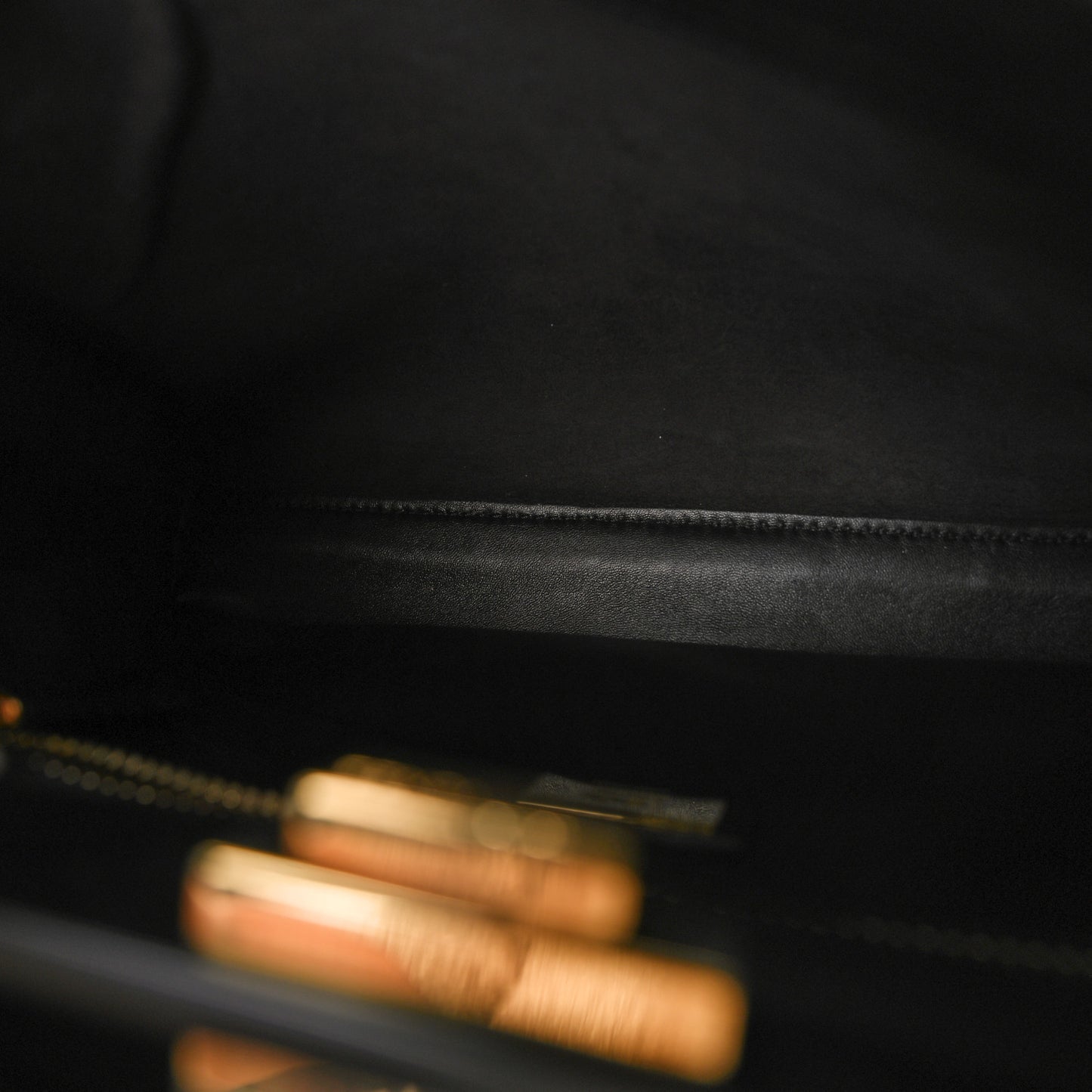 Vitello Seta Shiny Nappa Medium Peekaboo Iconic Satchel Black