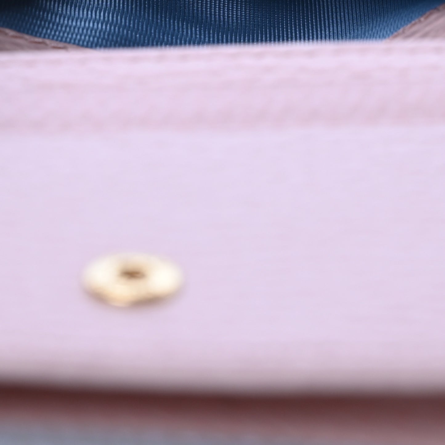 Dollar Calfskin GG Marmont Card Case Grey Sky Perfect Pink