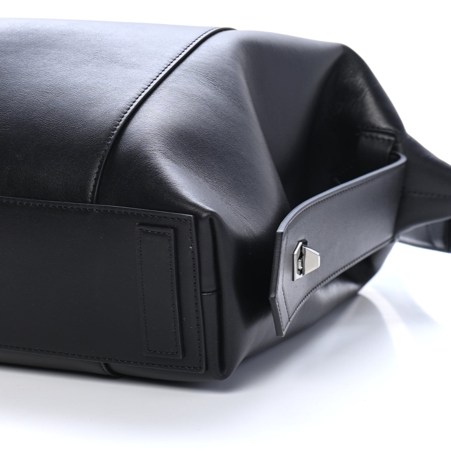 Smooth Calfskin Medium Soft Antigona Black