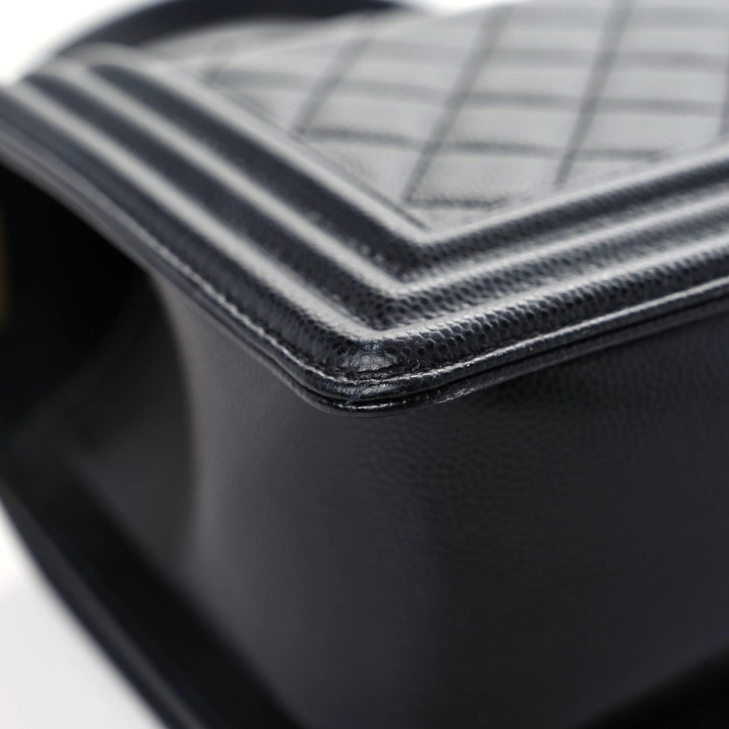 Caviar Quilted Medium Boy Flap Black