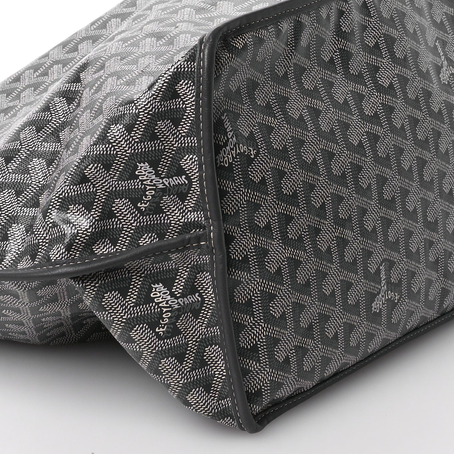 Goyardine Reversible Anjou GM Grey