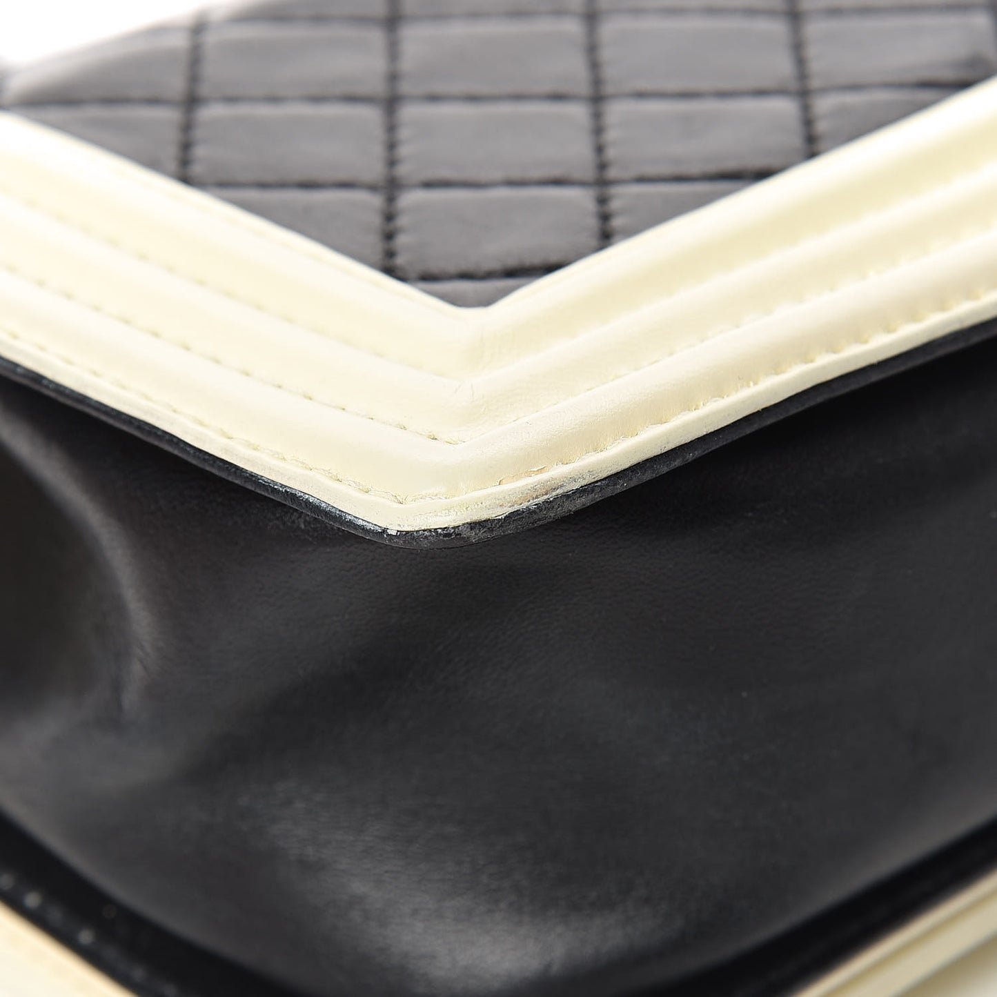 Lambskin Quilted Medium Boy Flap Black White