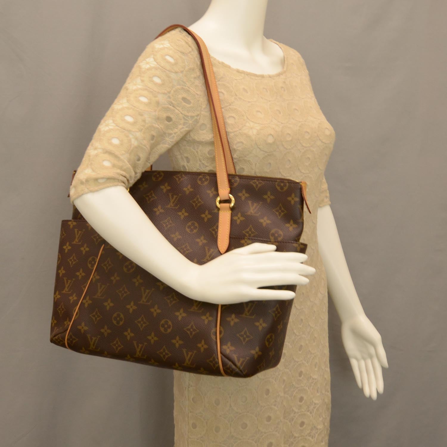 Louis Vuitton Monogram Totally MM 2 of 7