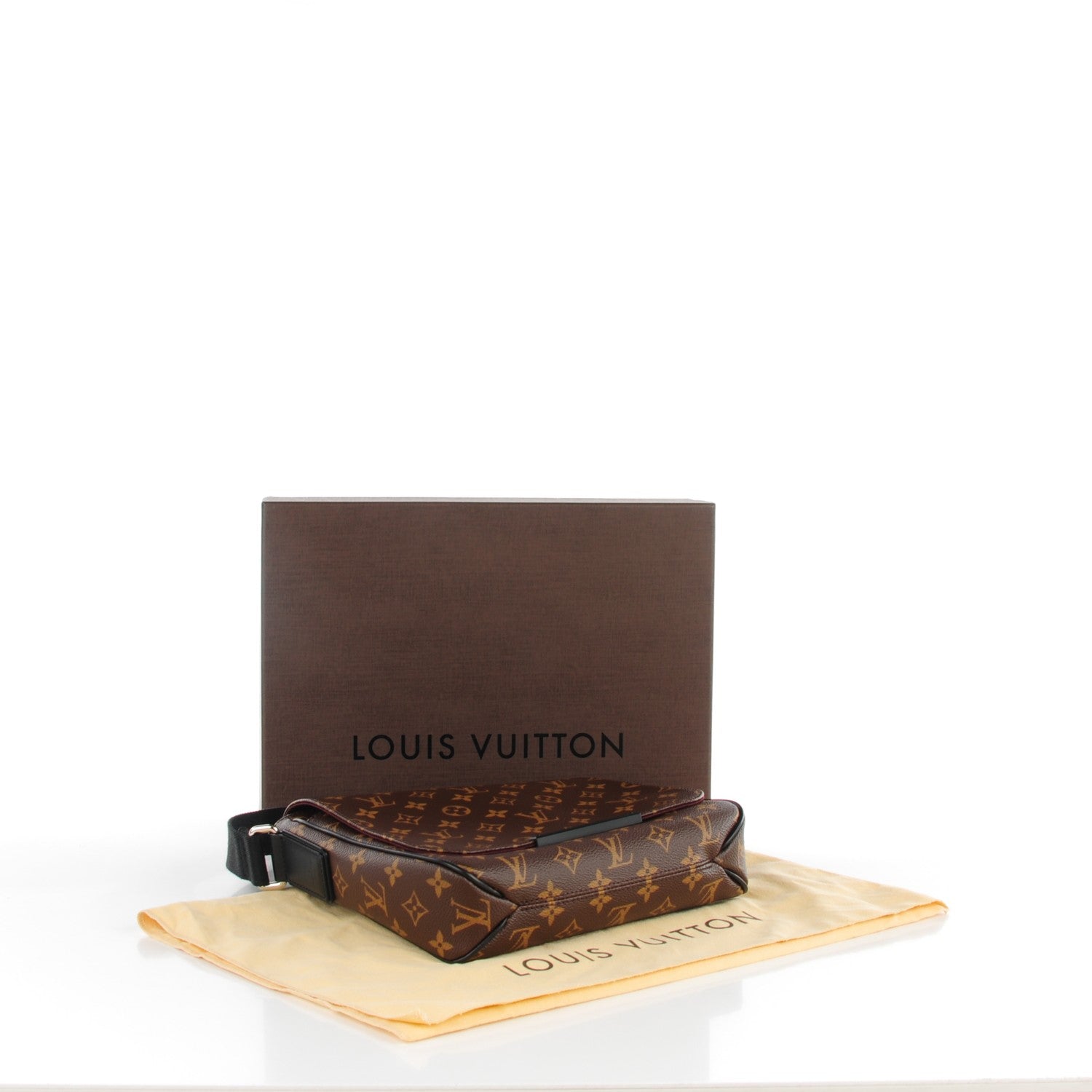 Louis Vuitton Monogram Macassar District PM 4 of 7