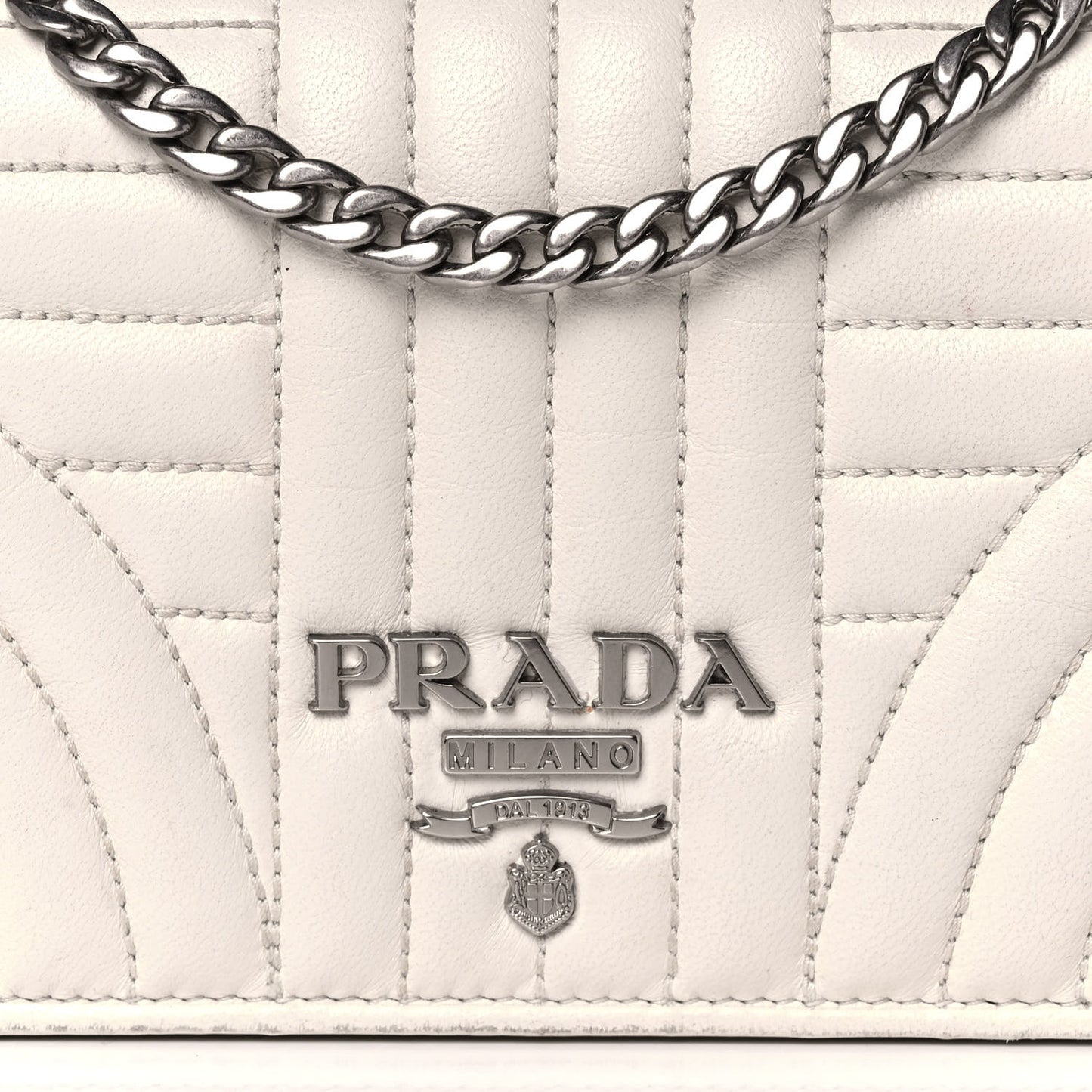 Soft Calfskin Impunture Diagramme Chain Wallet
