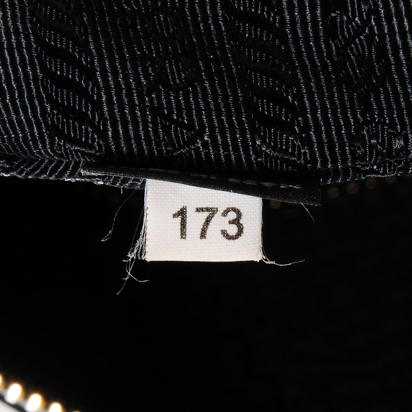 Vitello Daino Zip Tote Nero Black