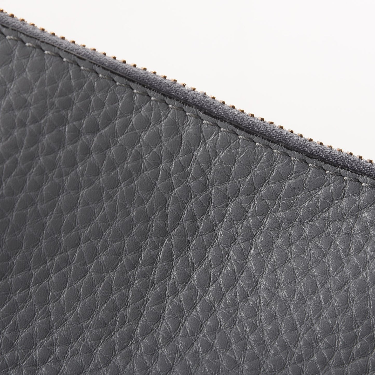 Pebbled Calfskin Large Rockstud Zip Pouch Light Stone