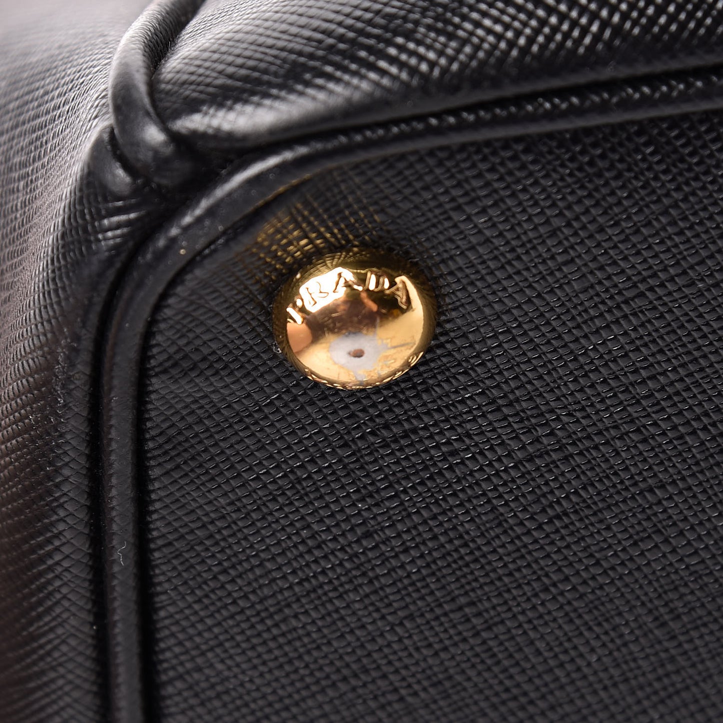 Saffiano Medium Galleria Double Zip Tote Black