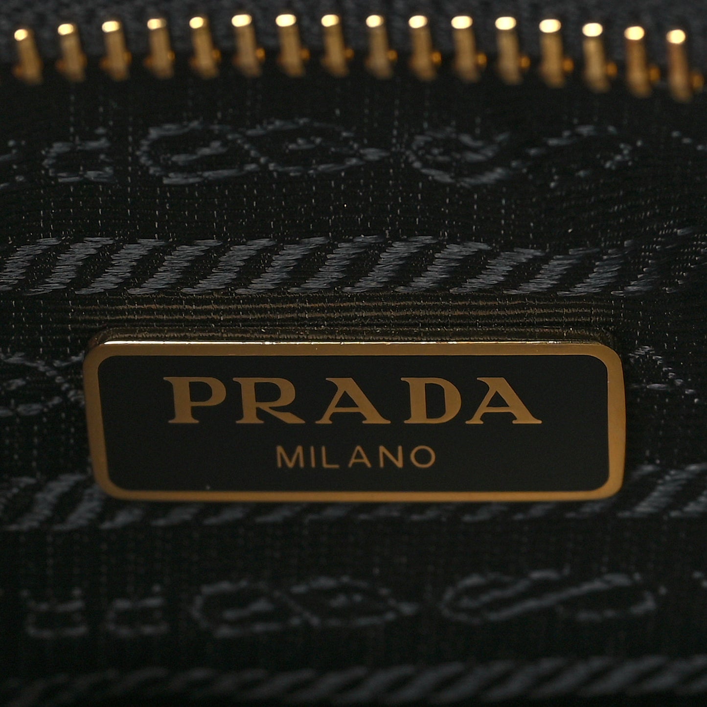 Saffiano Lux Re-Edition 2005 Shoulder Bag Black