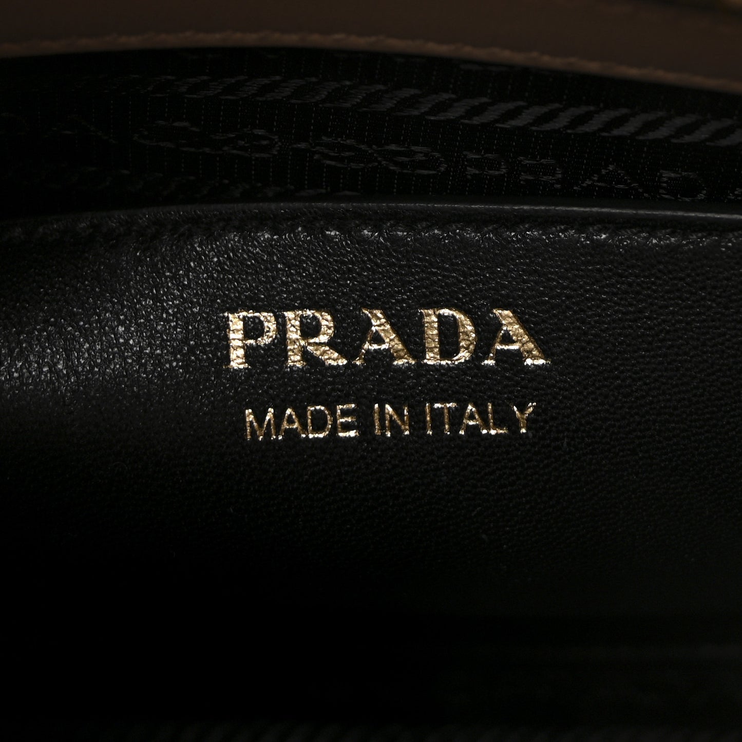 Saffiano City Calf Small Esplanade Tote Cammeo