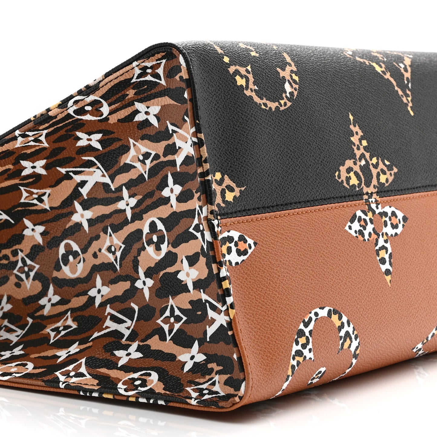 Monogram Giant Jungle Onthego GM Black