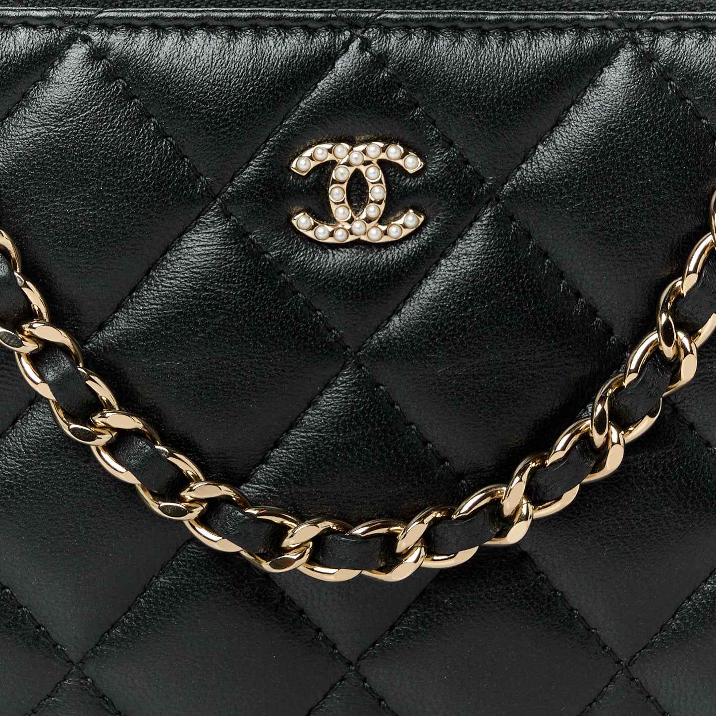 Lambskin Quilted Pearl Clutch With Chain Black