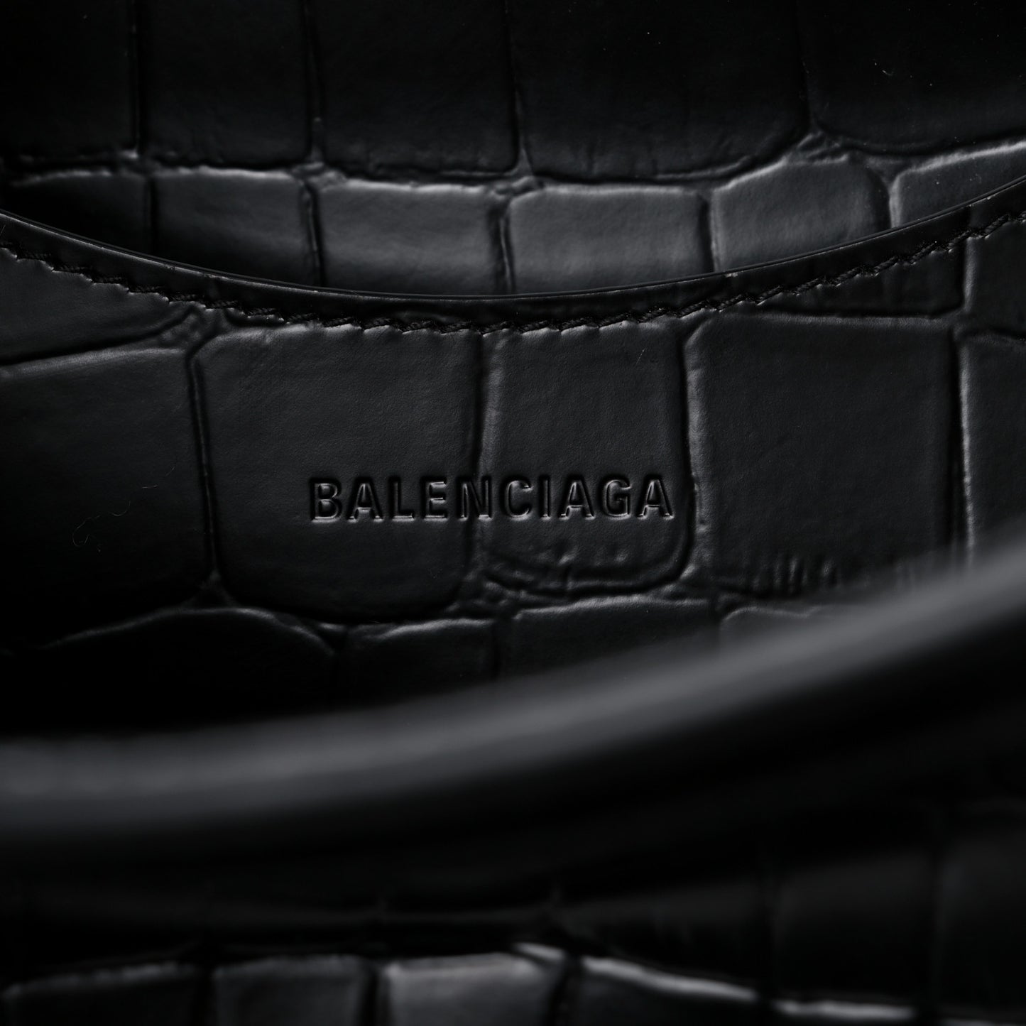Semi Shiny Calfskin Crocodile Embossed Neo Classic Black Hardware S City Black