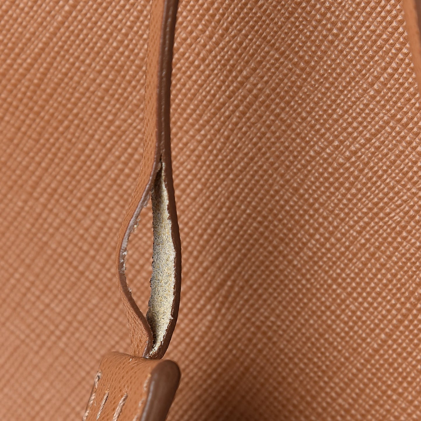 Saffiano Medium Galleria Double Zip Tote Caramel