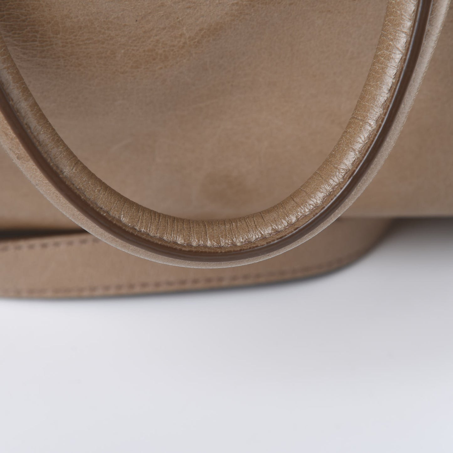 Vitello Shine Shopping Satchel Argilla