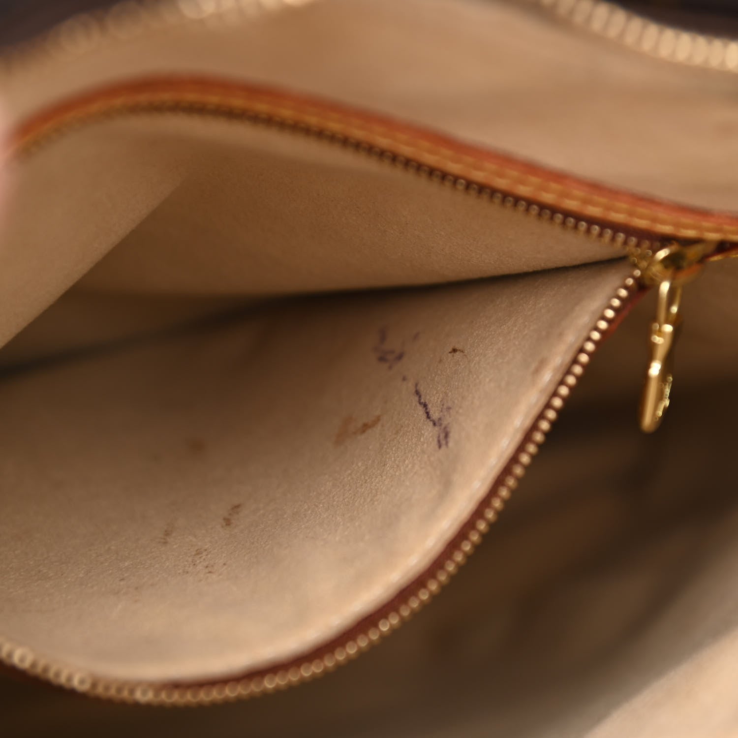 Louis Vuitton Monogram Looping GM 8 of 14