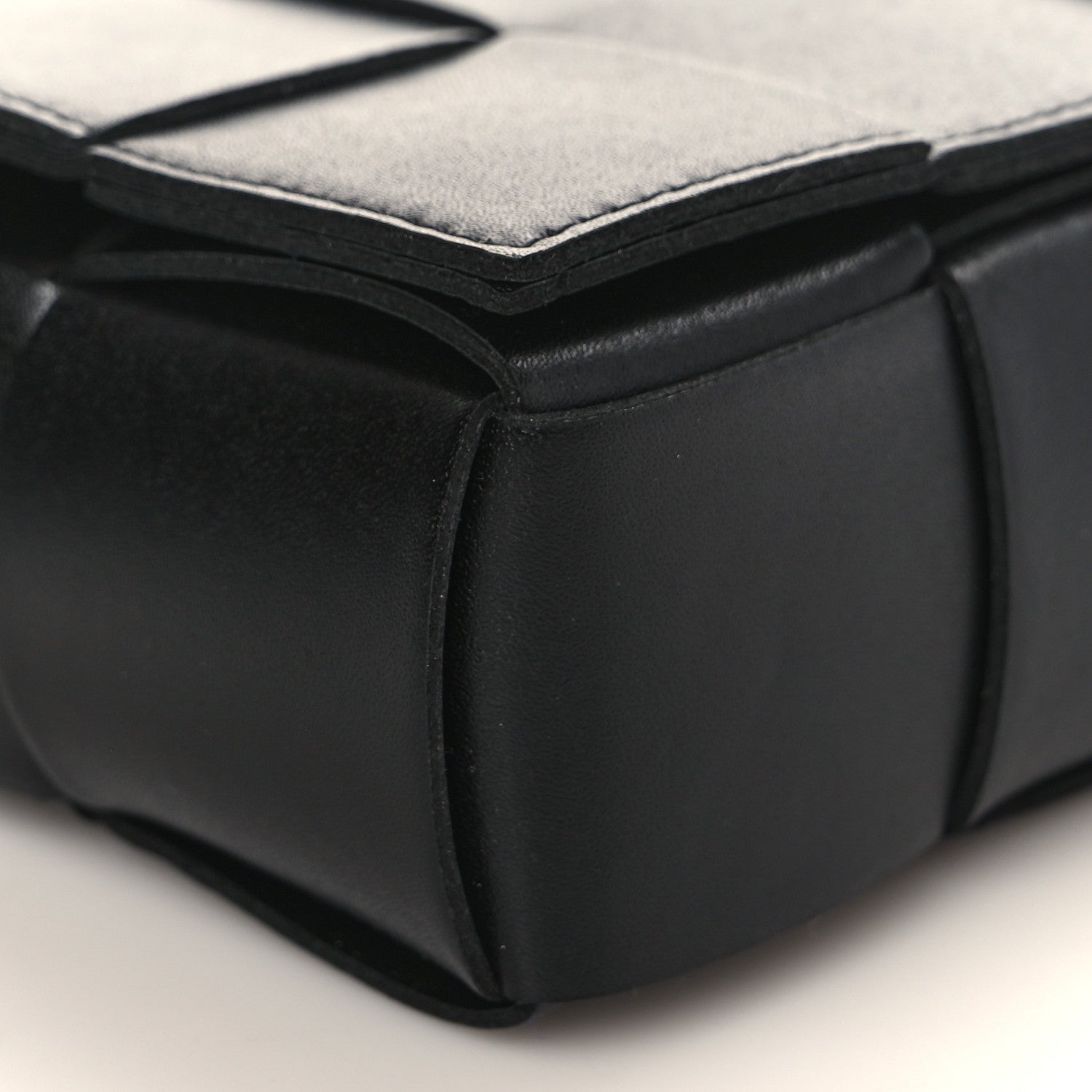 Bottega Veneta Nappa Maxi Intreccio The Belt Cassette Bag Black 7 of 8