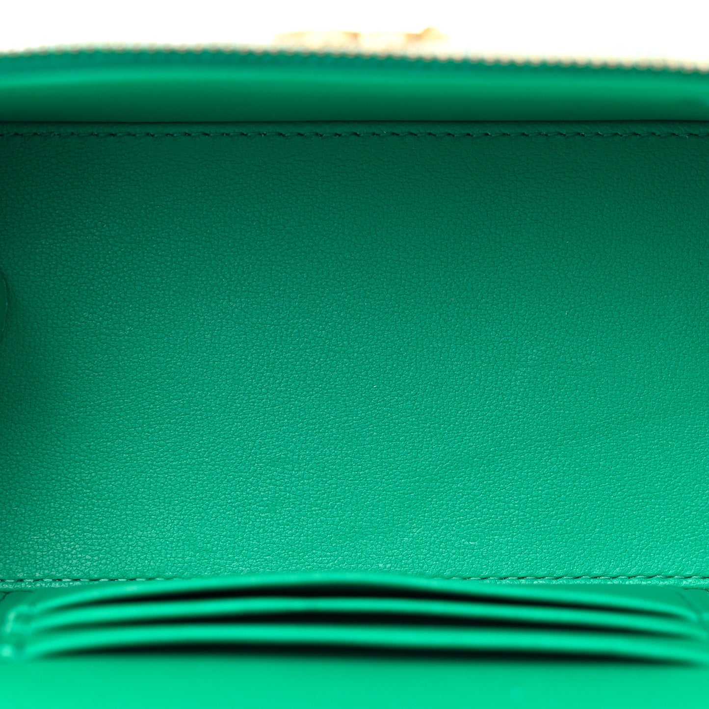 Caviar Quilted Sweetheart Vanity Case Green