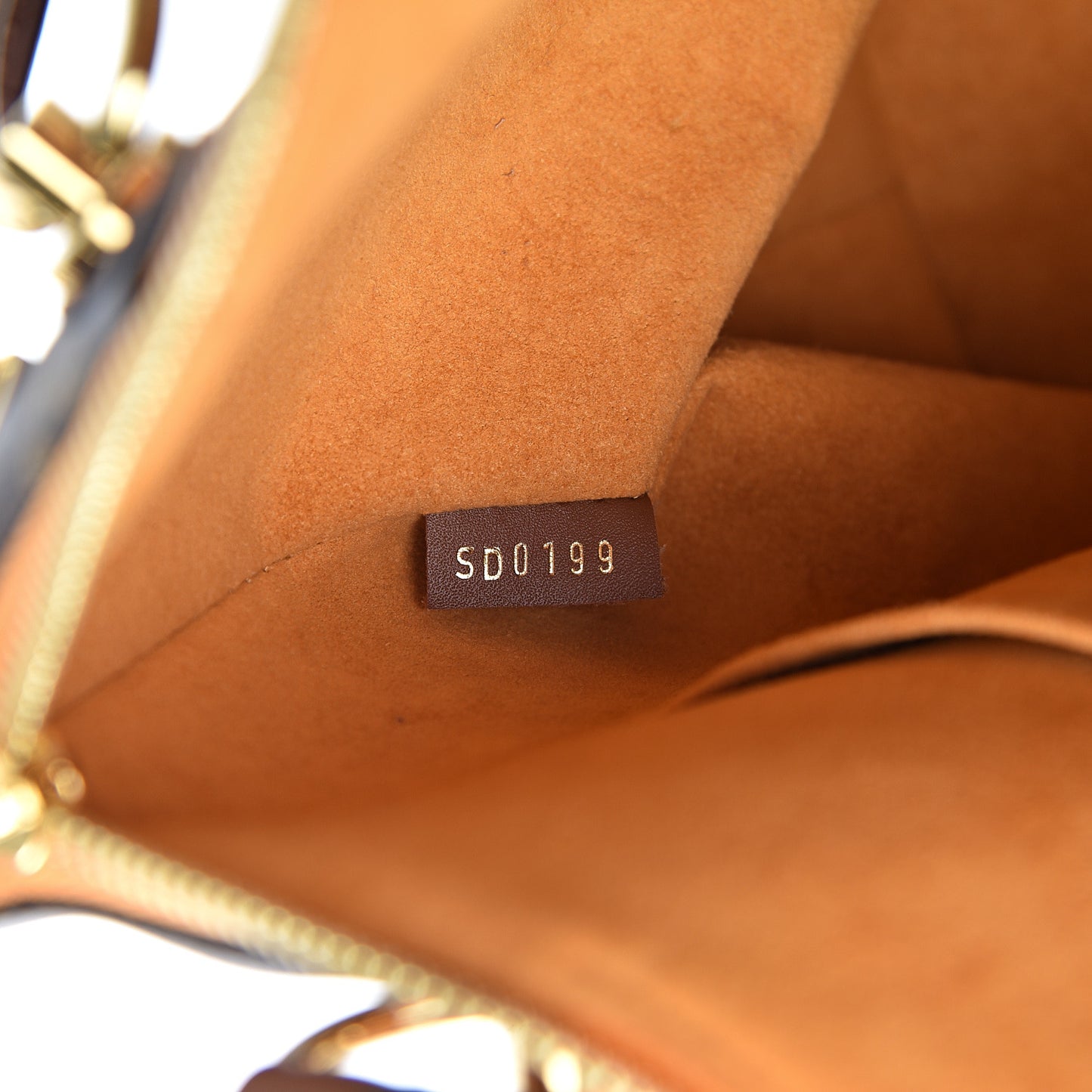Monogram V Tote MM Safran