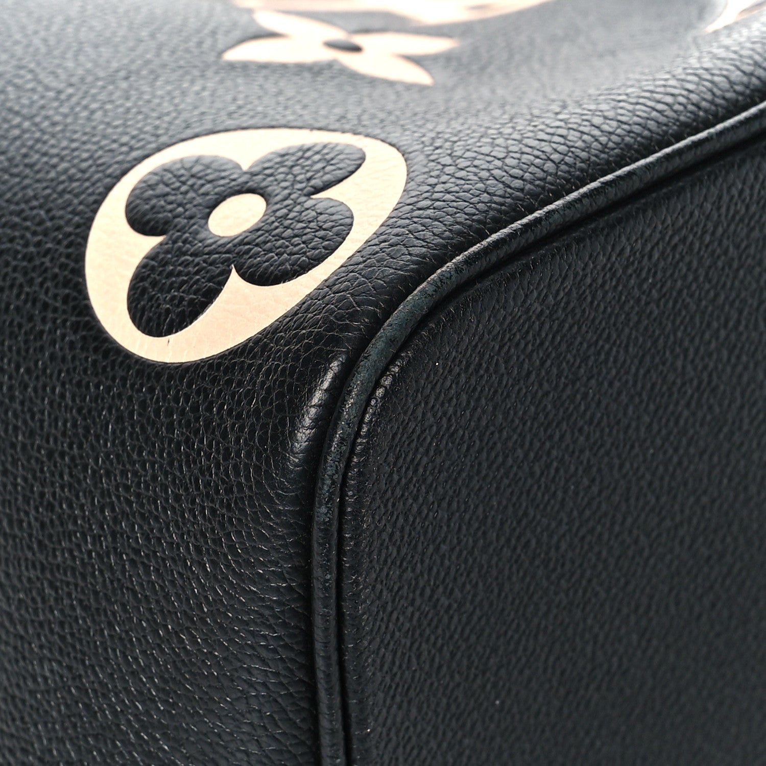 Louis Vuitton Empreinte Monogram Giant Neonoe MM Black Beige 8 of 10