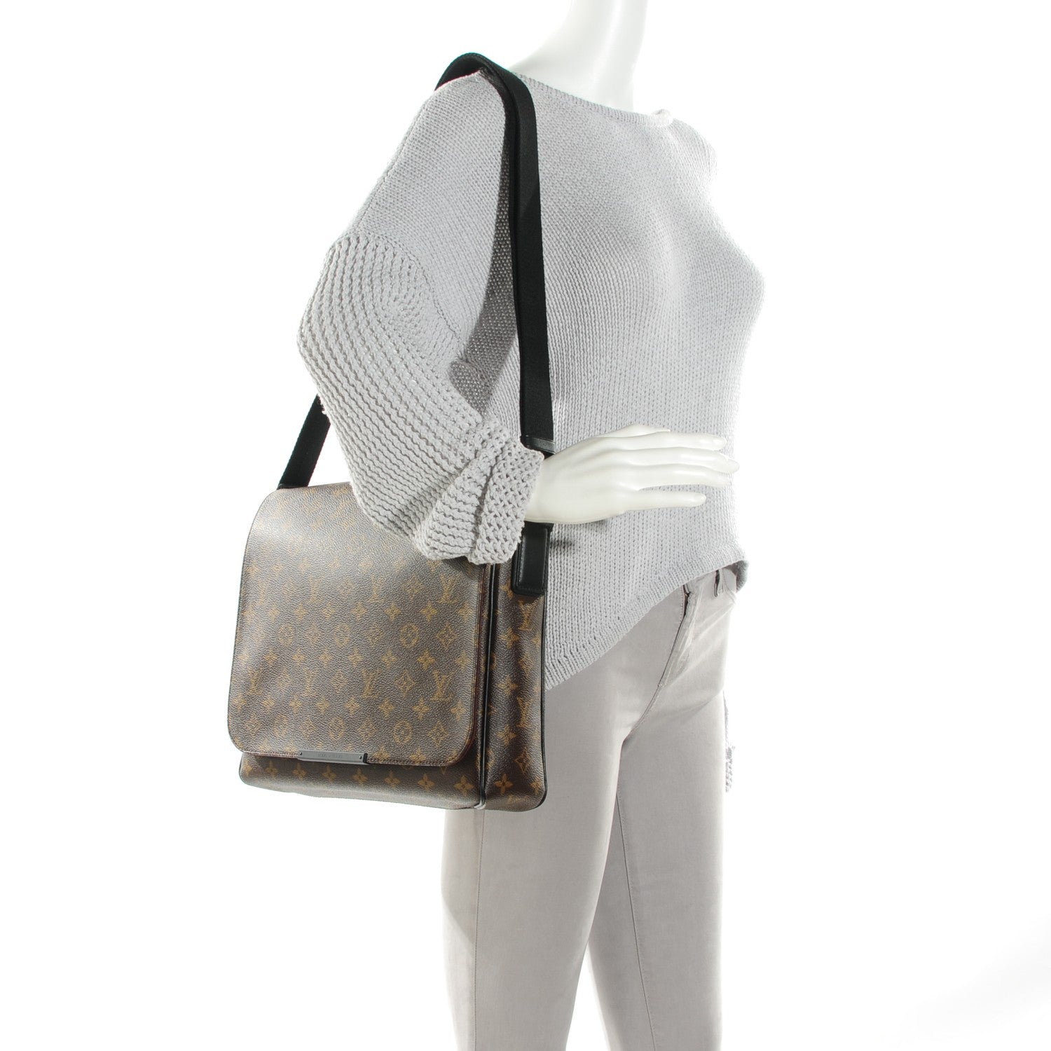 Louis Vuitton Monogram Macassar District MM 2 of 6