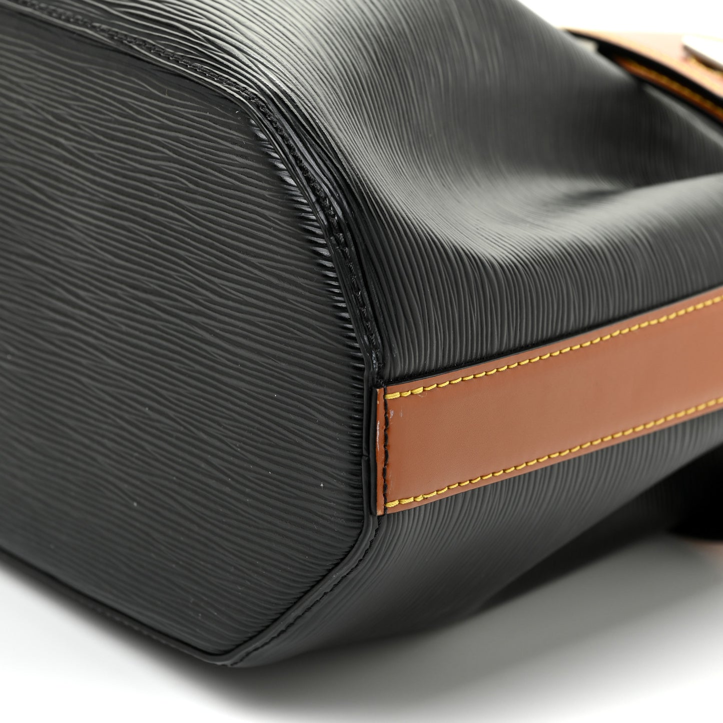 Epi Twist Bucket Black