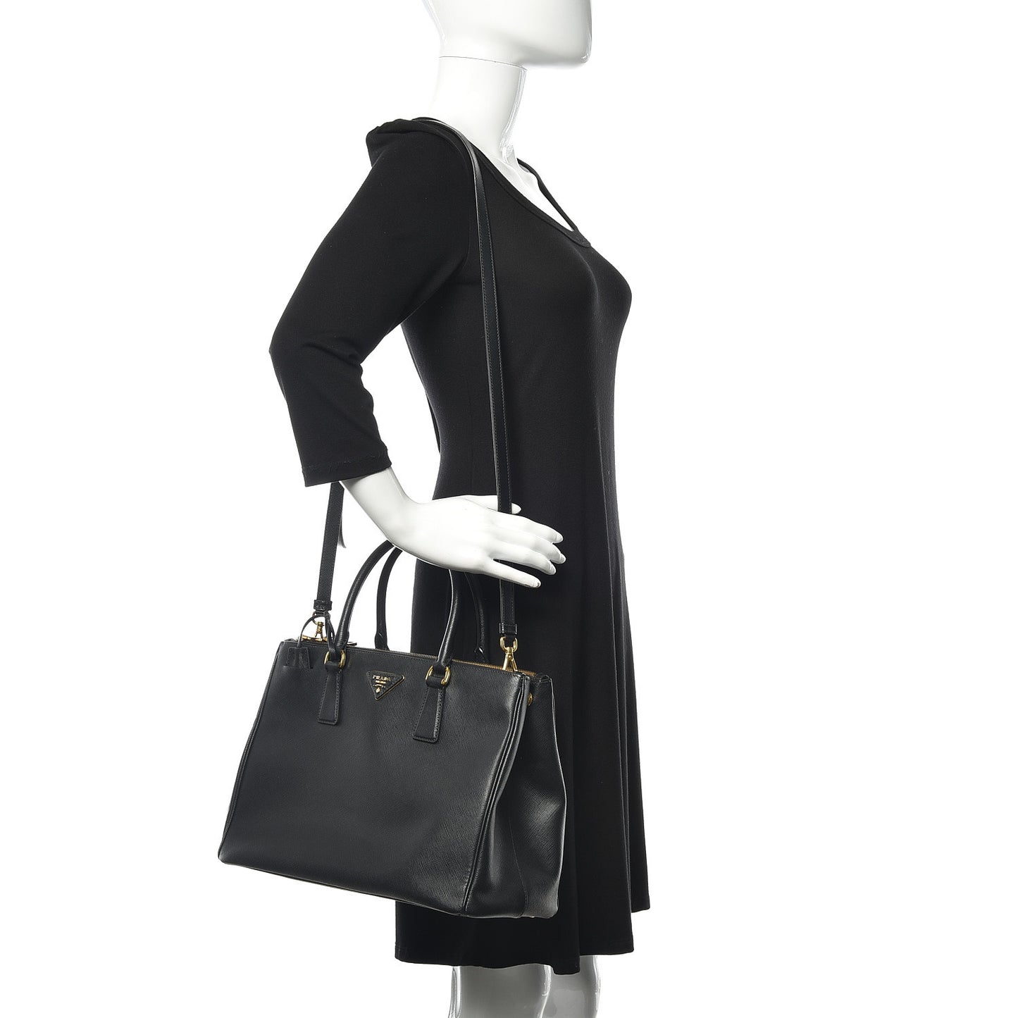 Saffiano Medium Galleria Double Zip Tote Black
