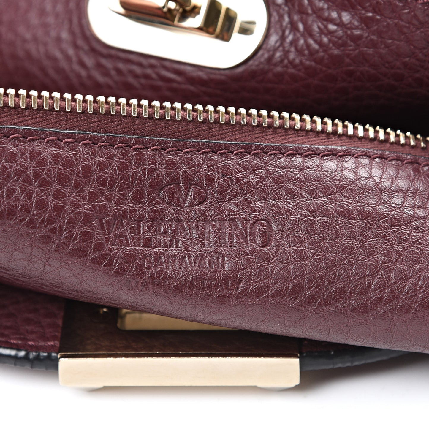 Pebbled Calfskin Large Rockstud Flip-Lock Messenger Bag Vinaccia