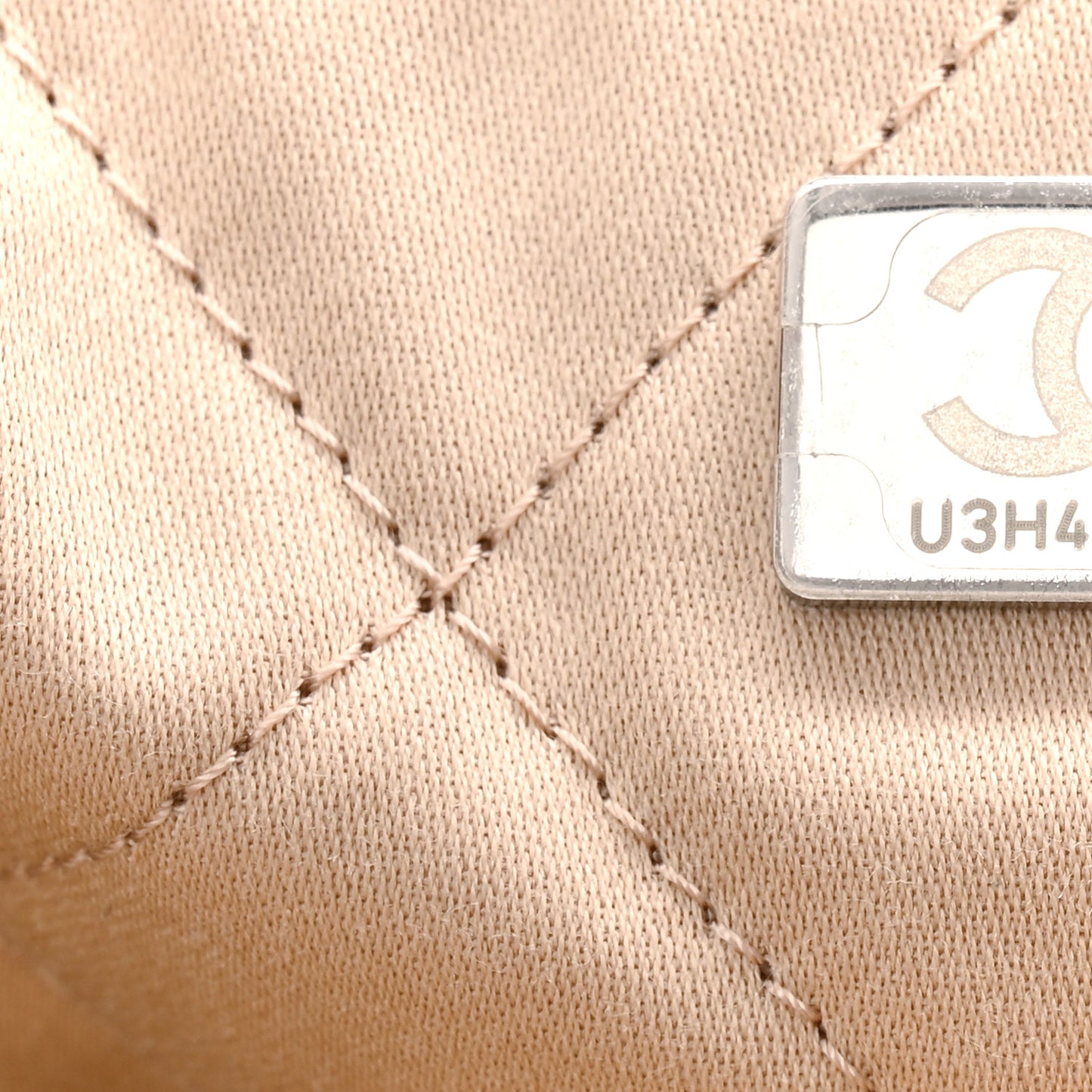 Shiny Calfskin Quilted Chanel 22 White