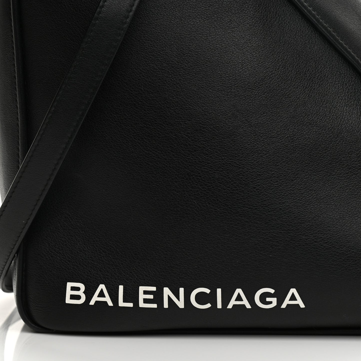 Calfskin M Triangle Duffle Black