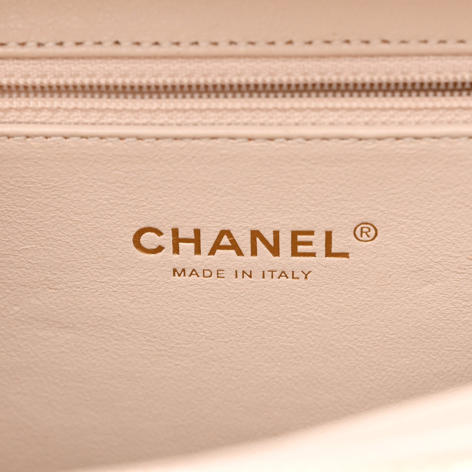Chanel Caviar Quilted Medium CC Filigree Vanity Case White 6 of 10