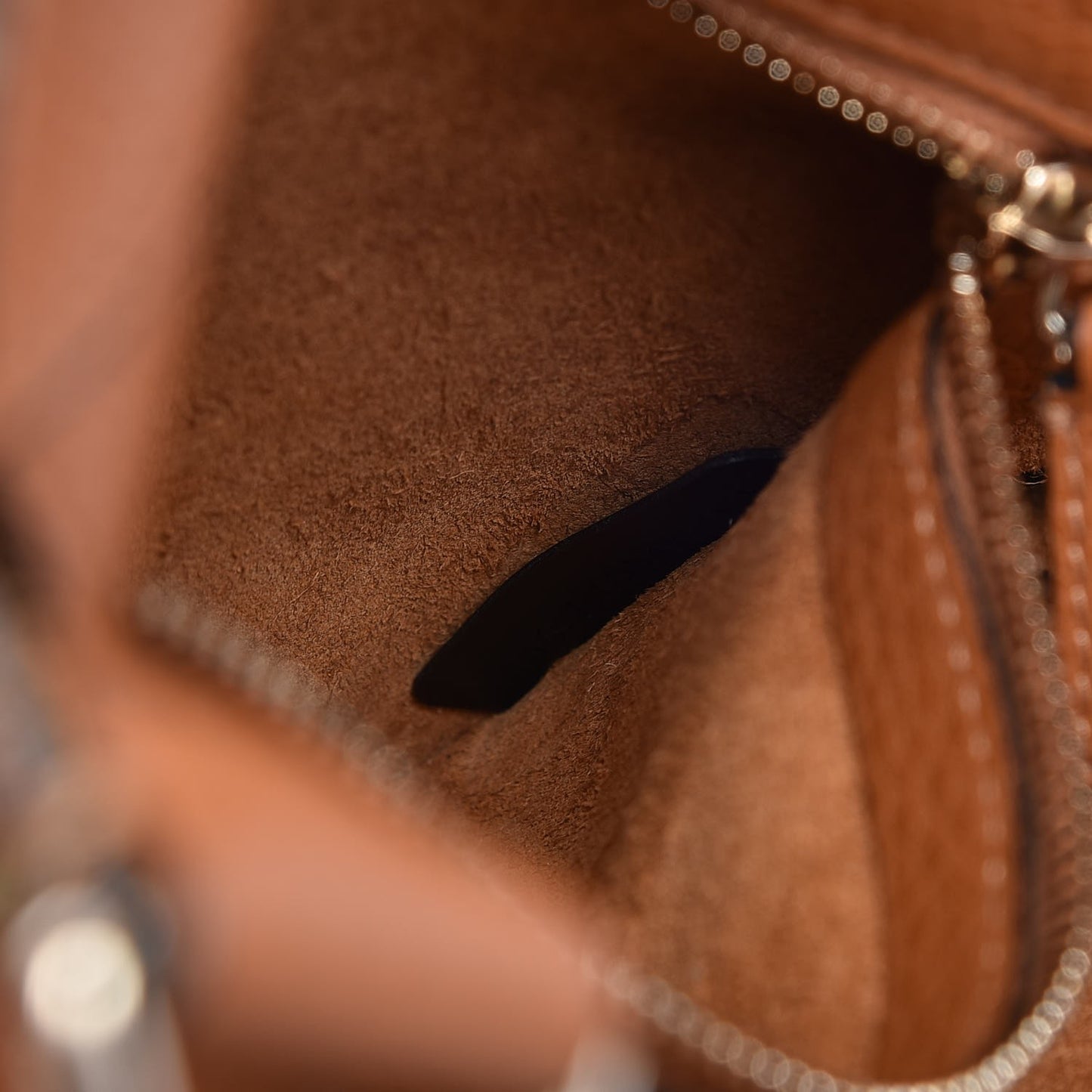 Pebbled Calfskin Large Rockstud Flip-Lock Messenger Bag Light Cuir
