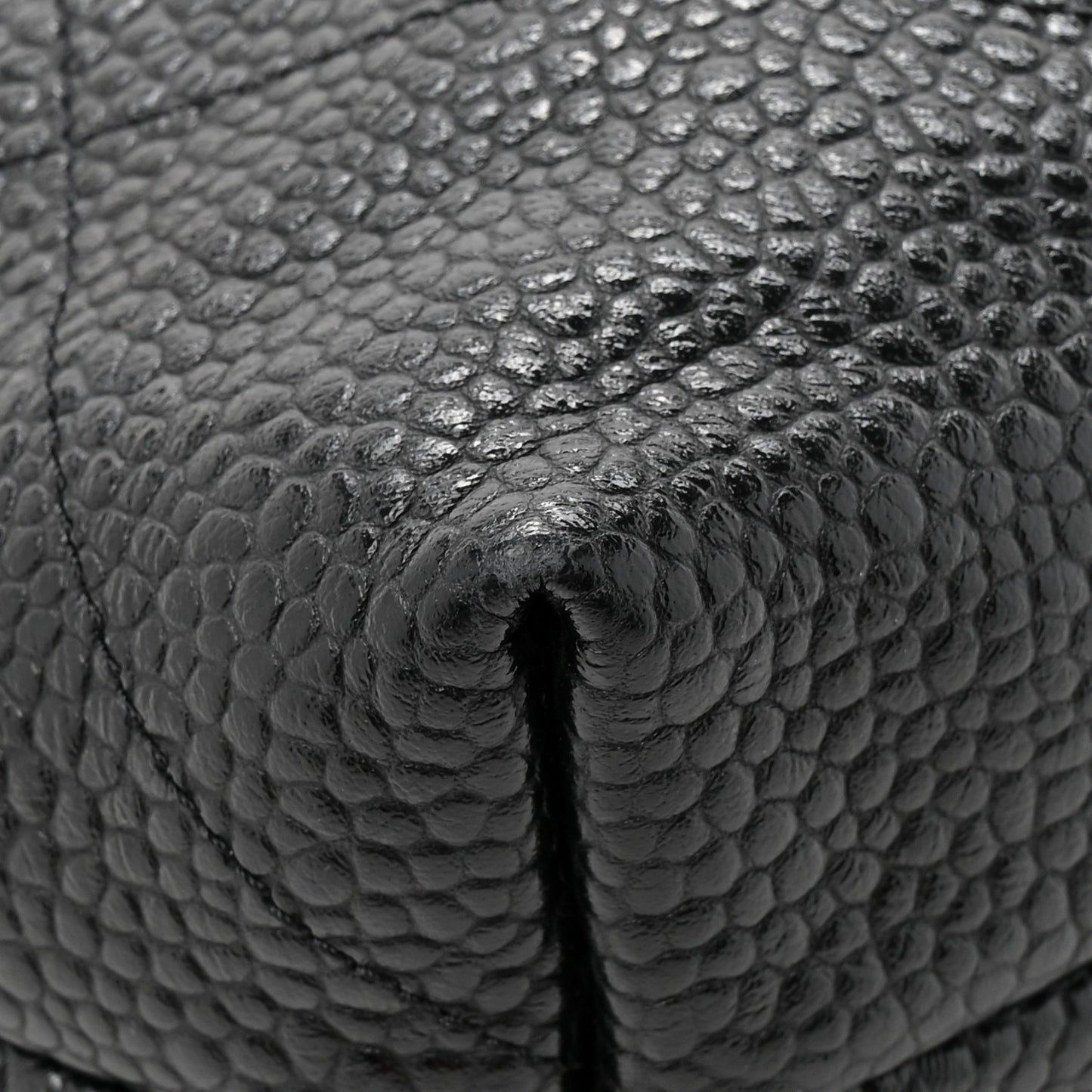 Shiny Caviar Quilted Chanel 22 Black