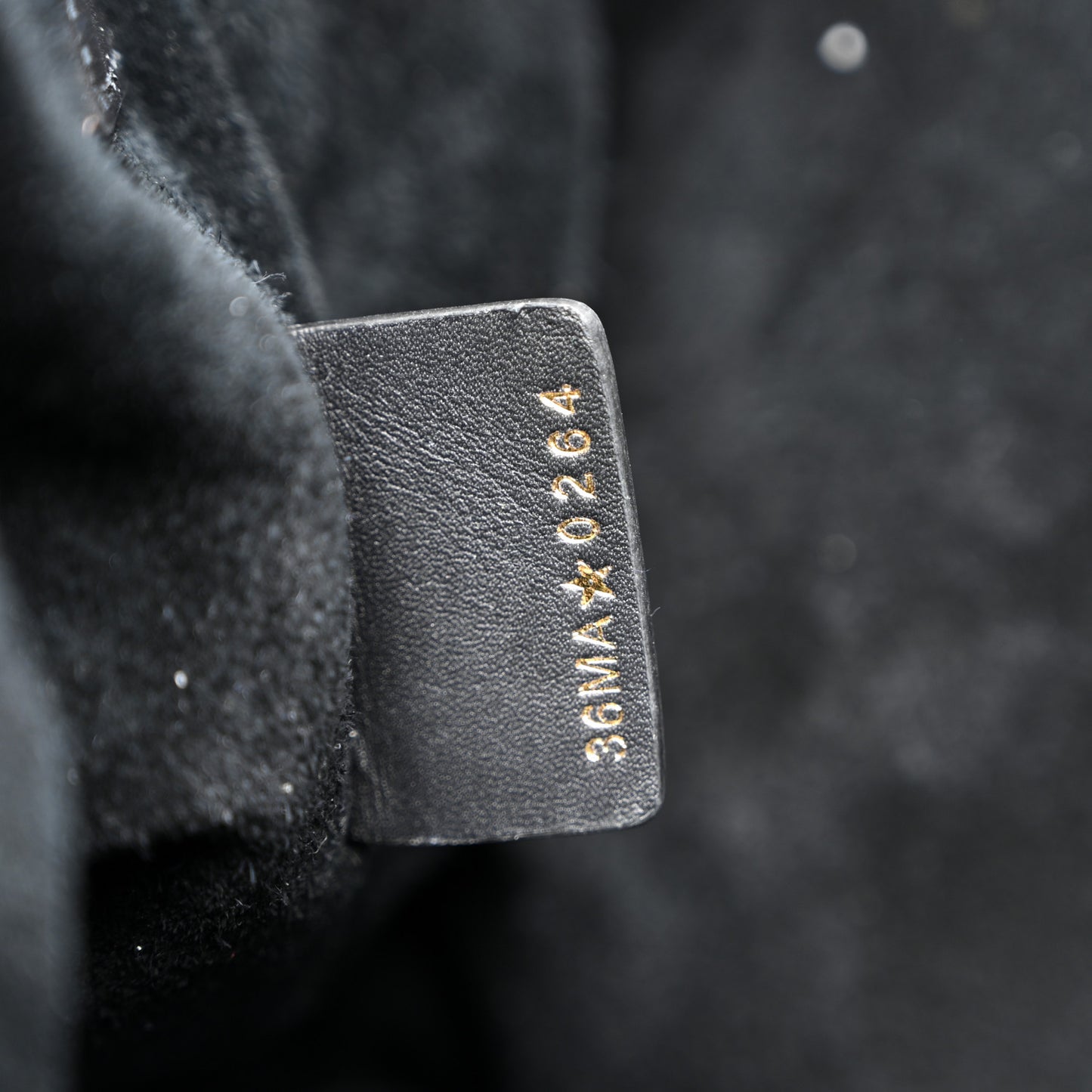 Calfskin Macrocannage Medium Toujours Black