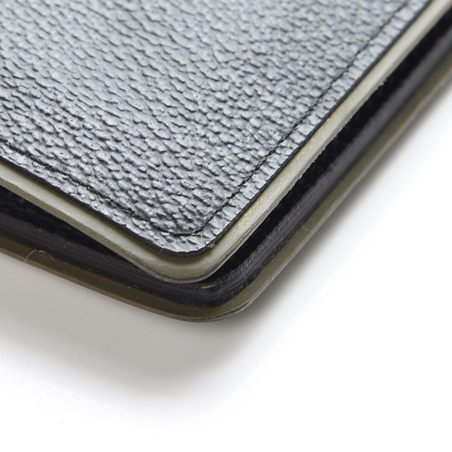 Damier Graphite Brazza Wallet Kaki