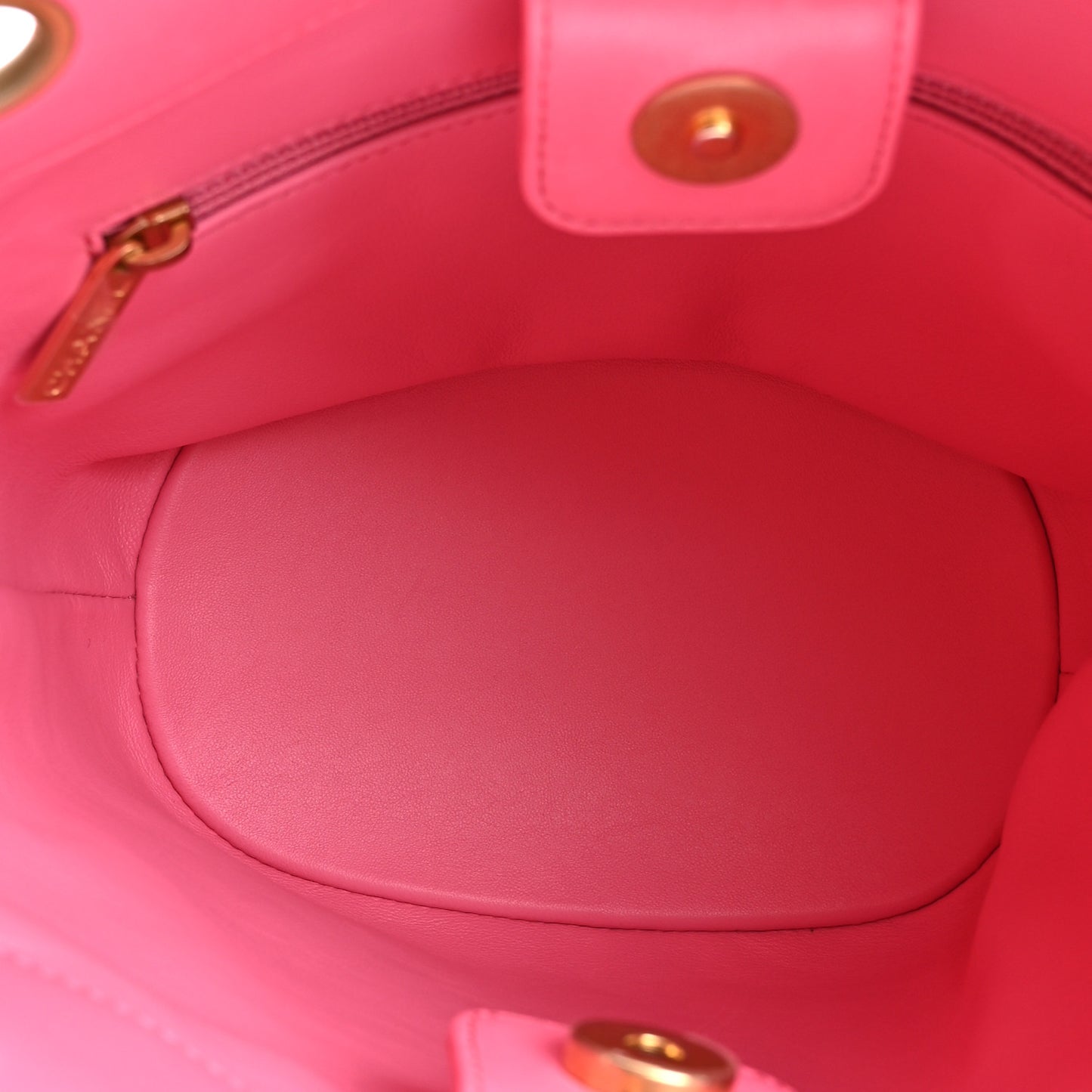 Lambskin Quilted Chaine Lettre Small Bucket Bag Pink