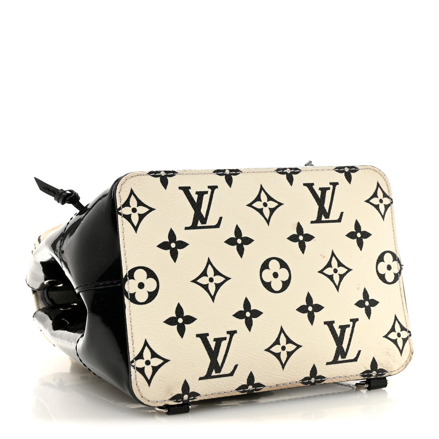 Louis Vuitton Patent Monogram Hot Springs Backpack Black White 1934760 – FASHIONPHILE