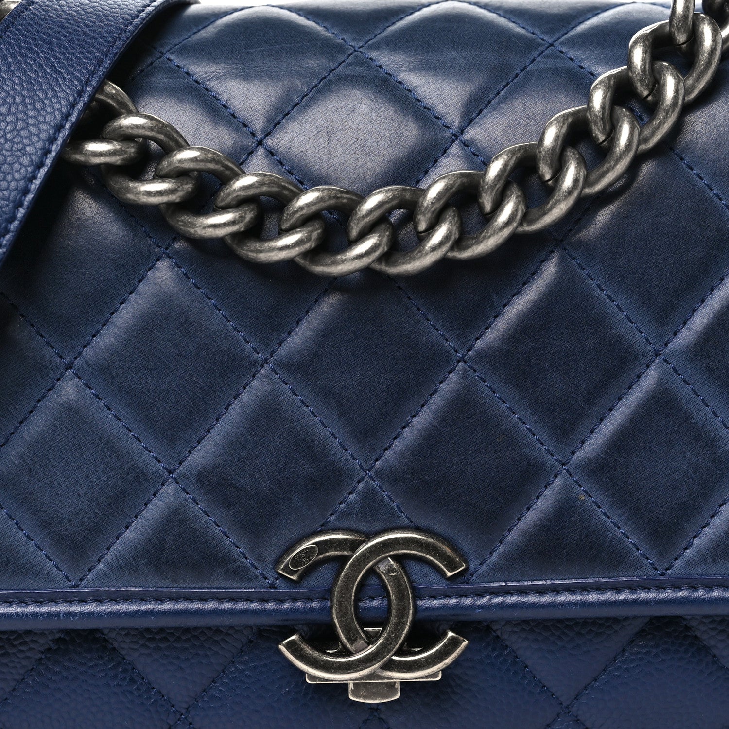 Chanel Caviar Iridescent Calfskin Quilted Medium Daily Carry Messenger Navy 8 of 10