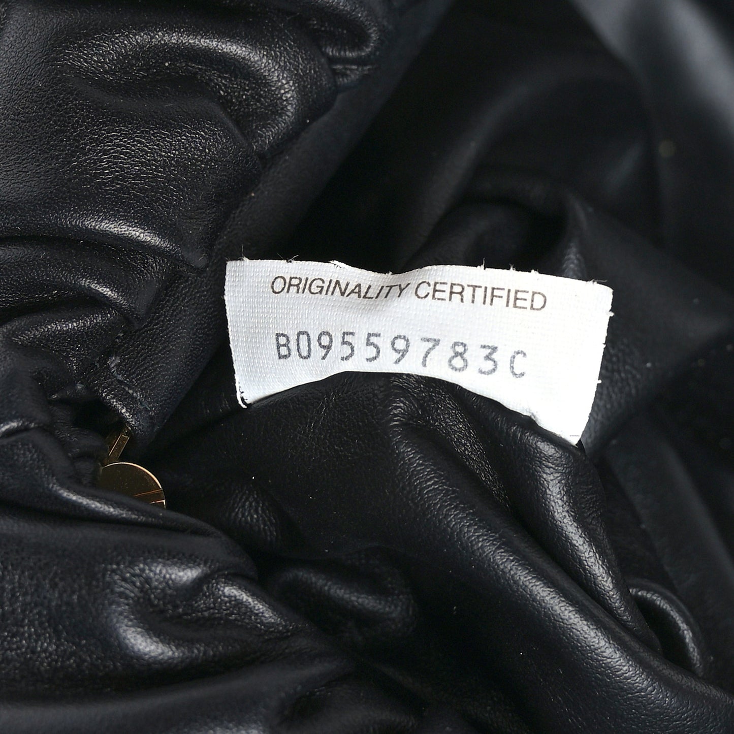 Calfskin The Pouch Chain Black