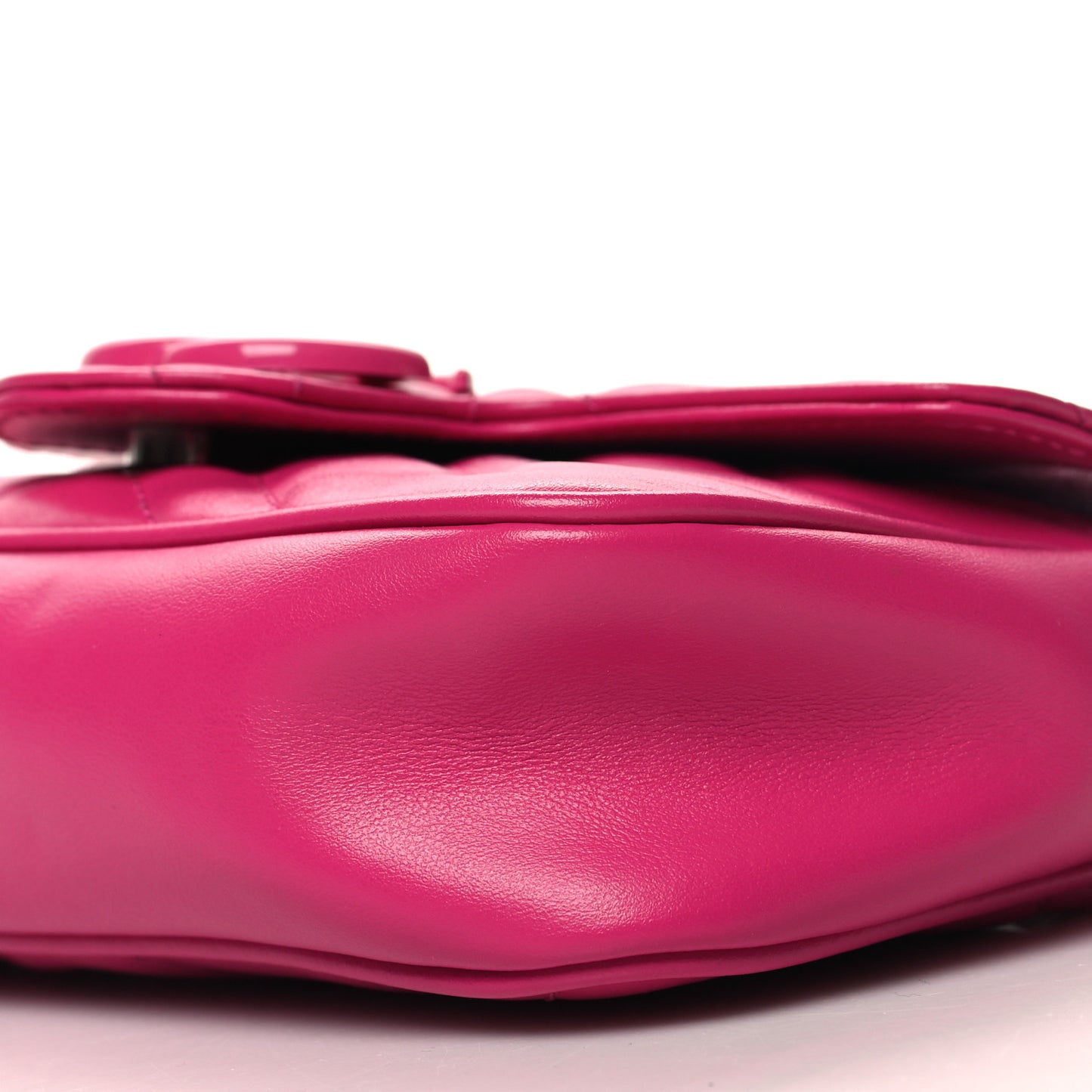 Calfskin Matelasse Monochrome GG Marmont Chain Belt Bag Classic Fuxia