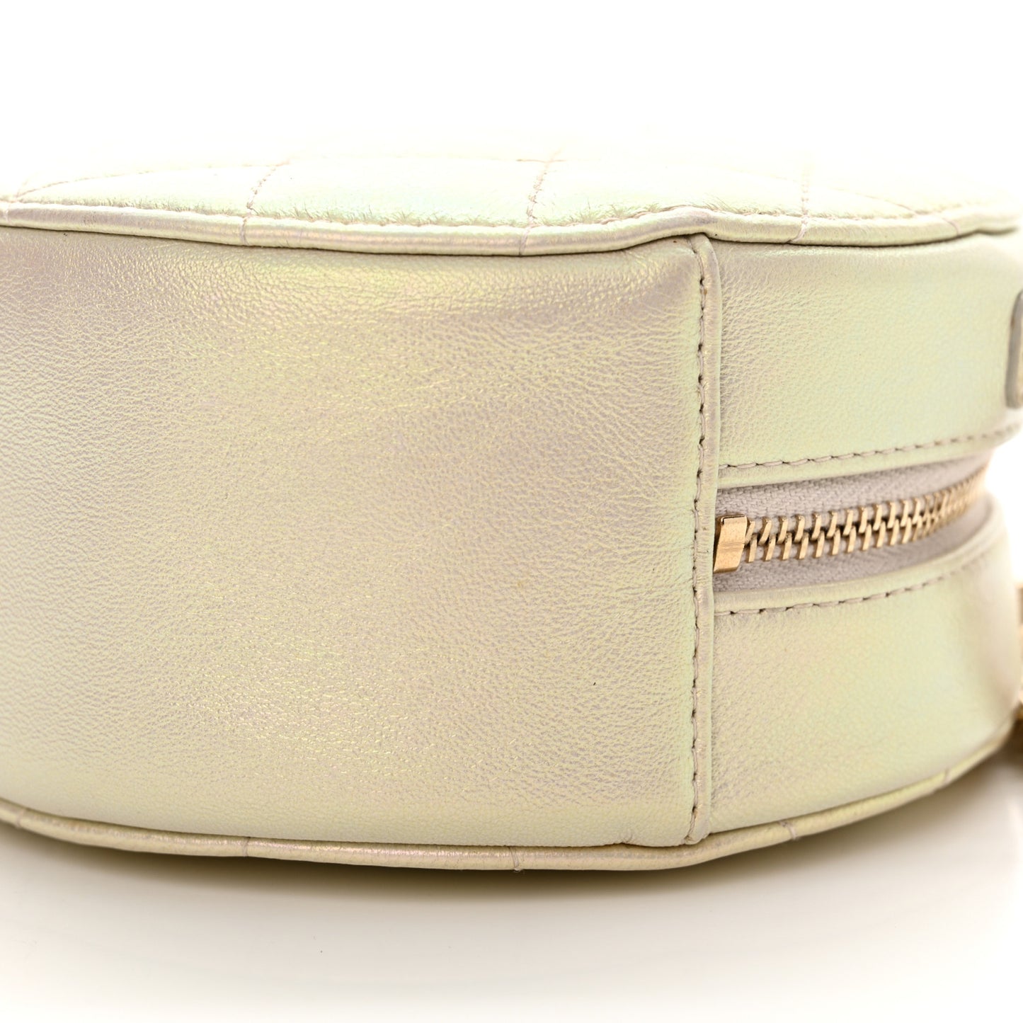 Iridescent Lambskin Quilted Round Clutch With Chain Ivory