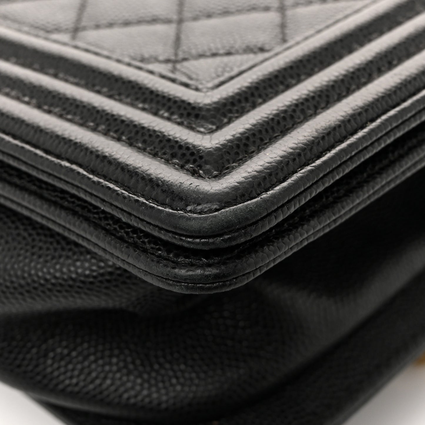 Caviar Quilted Medium Boy Flap Black
