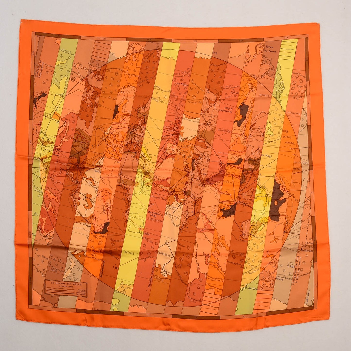 Silk Le Monde Est Vaste Scarf 90